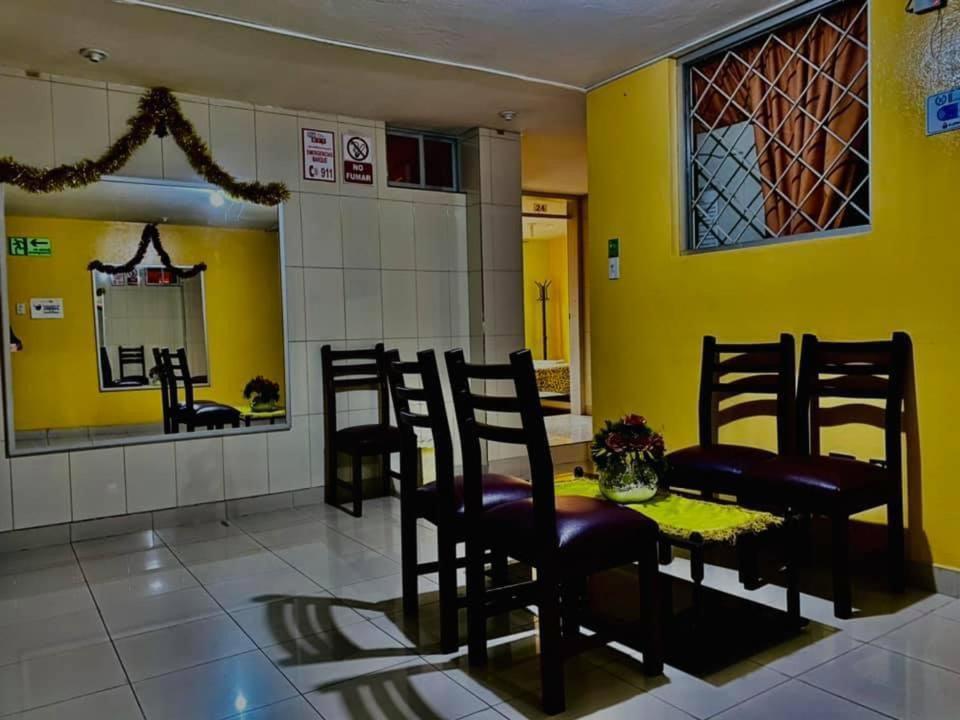 Hotel Jimmy Latacunga Buitenkant foto